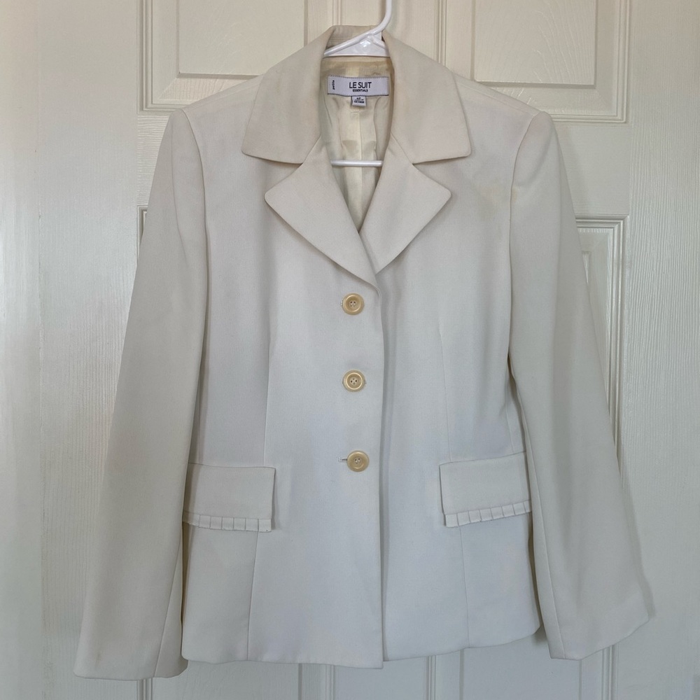 Le suit cream blazer Vintage. Size 6P.